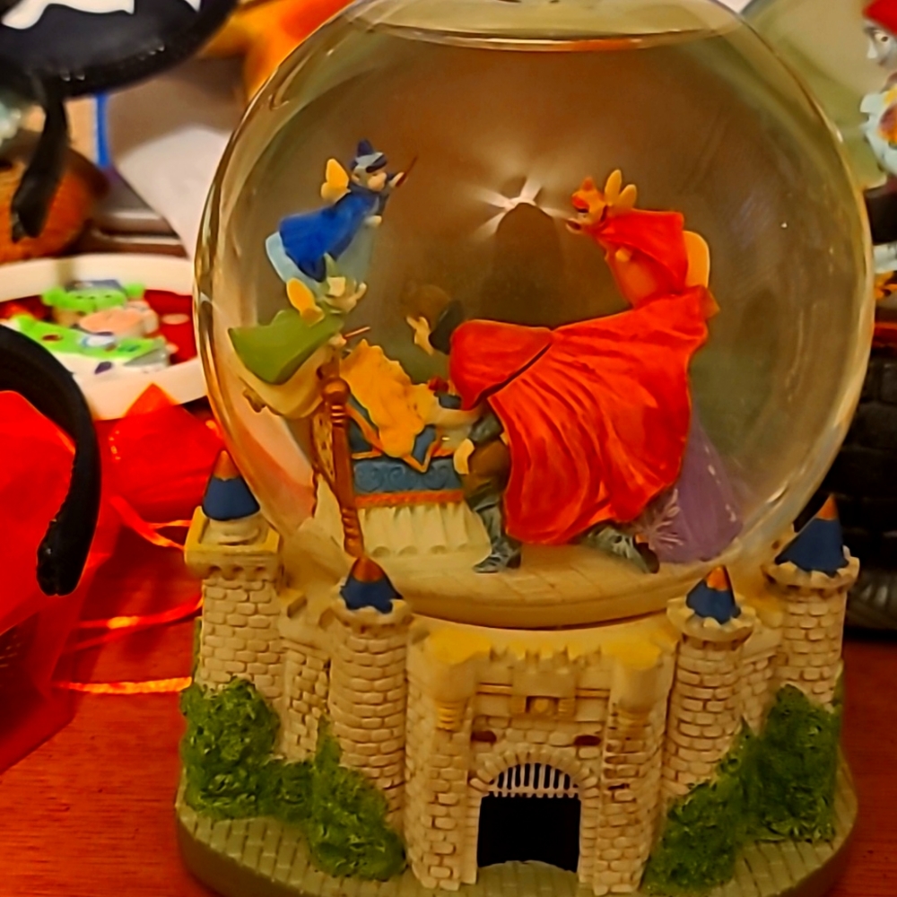 Sleeping beauty Aurora snow globe vintage